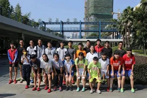 刻苦训练篮球时如何避免受伤的建议_0